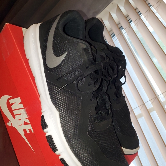 Nike Shoes - Picture 2 of 4